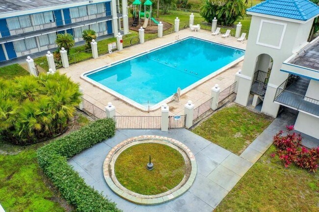 Primary Photo - 4645 N Socrum Loop Rd