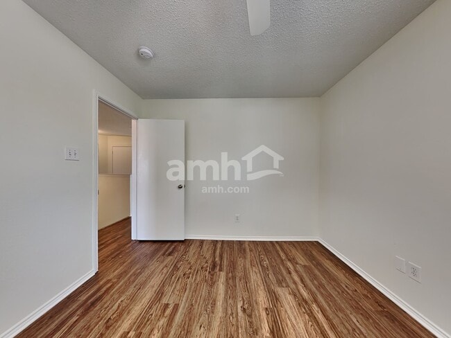 Building Photo - 10408 Wood Leaf Ct