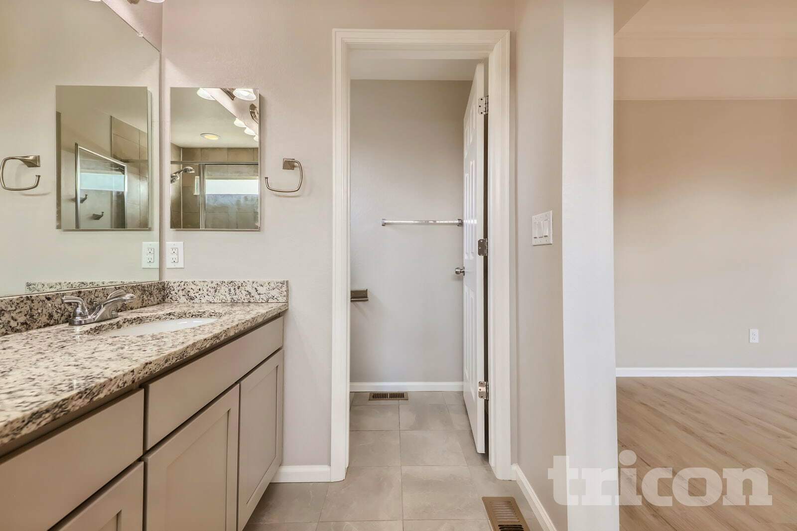 Building Photo - 4726 Helena St