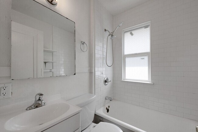 Building Photo - Spacious 4BR House in Greeley
