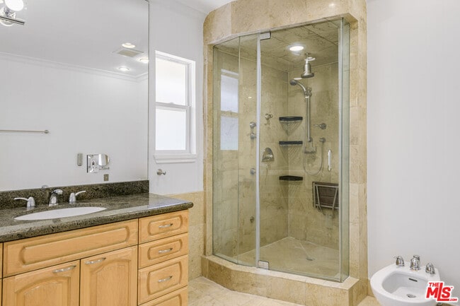 Building Photo - 8760 White Oak Ave