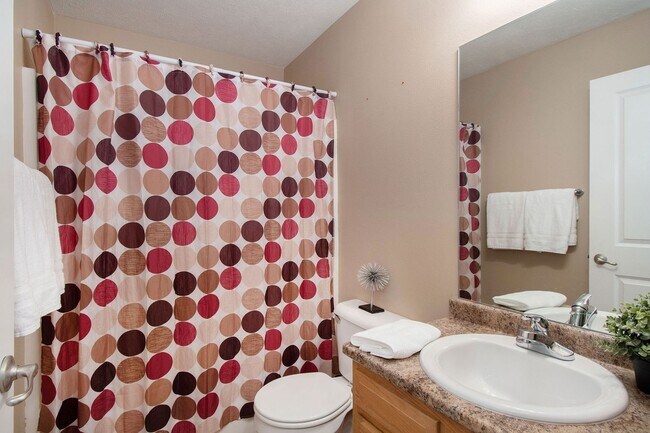 Building Photo - Clean Northwest 2 bed 2 Bath 2 Car Garage ...