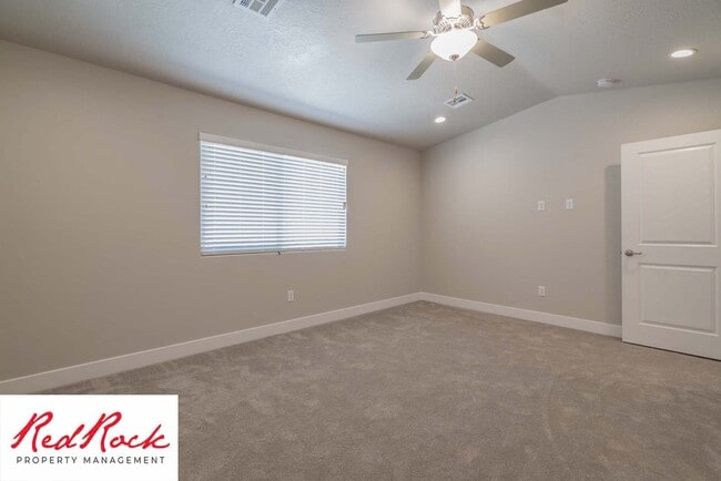 Building Photo - Modern 4-Bed Townhome in Hurricane Heights