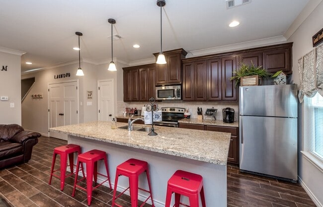 Building Photo - 1117 Oney Hervey Dr