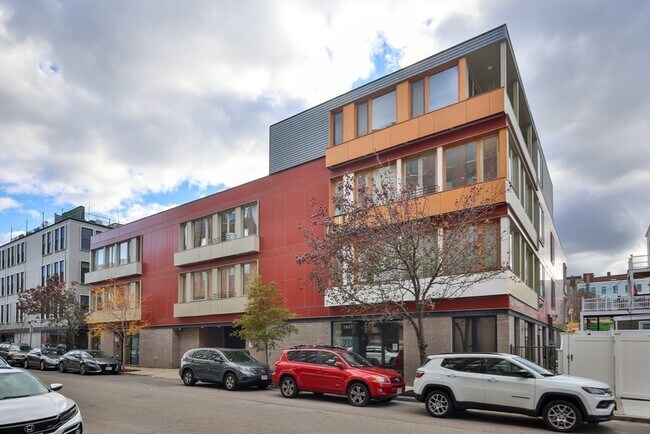 Building Photo - 210 Bolton St
