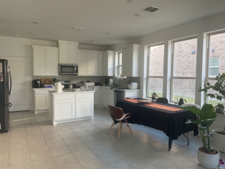 Building Photo - 2530 Barnwood Ln