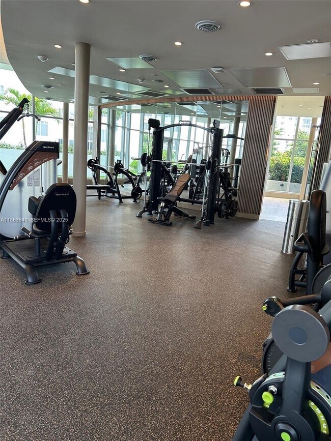 Building Photo - 700 NE 24th St