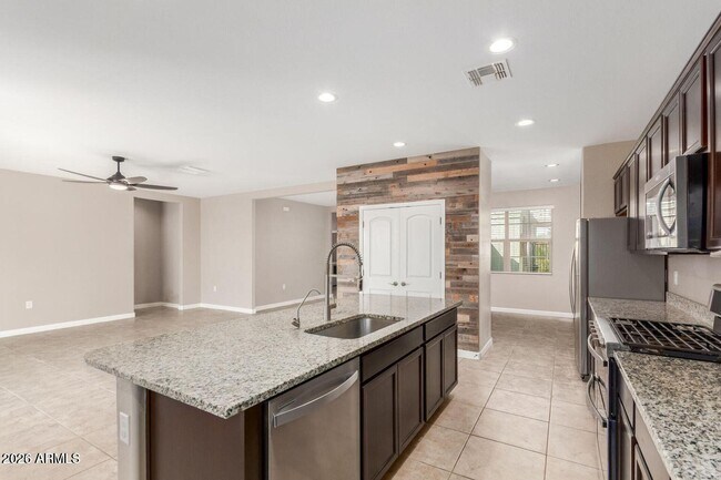 Building Photo - 29539 W Whitton Ave