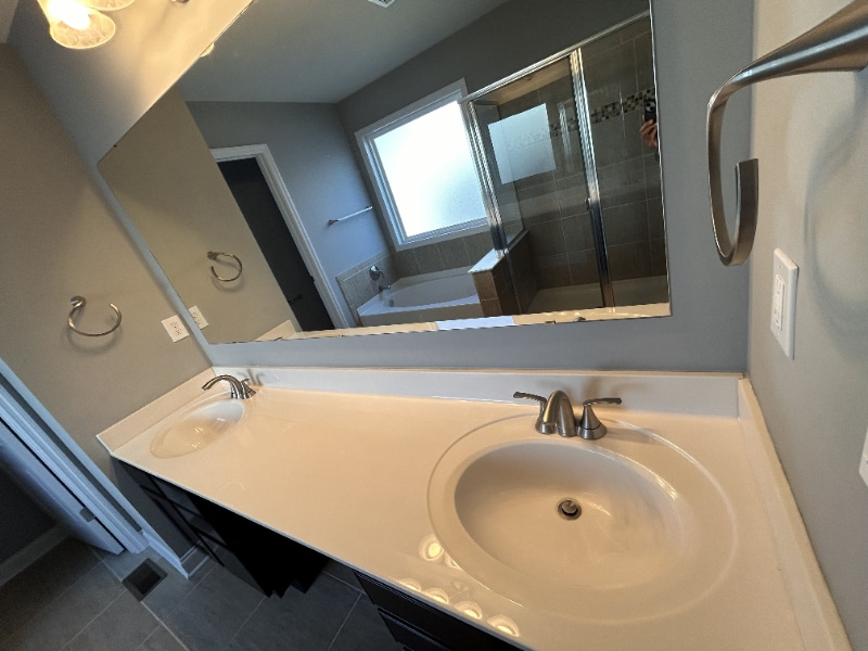 Building Photo - 427 Rockcrest Way