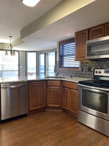 Building Photo - 1209 Pinewood Dr