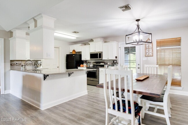 Building Photo - 1064 Oleus Champagne Rd