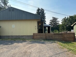 Building Photo - 705 Hidden Ln