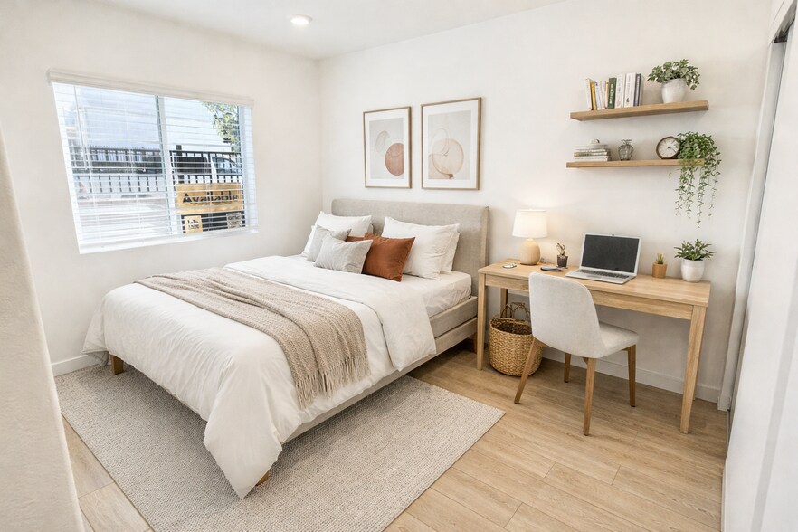 Building Photo - 9324 Via Azul