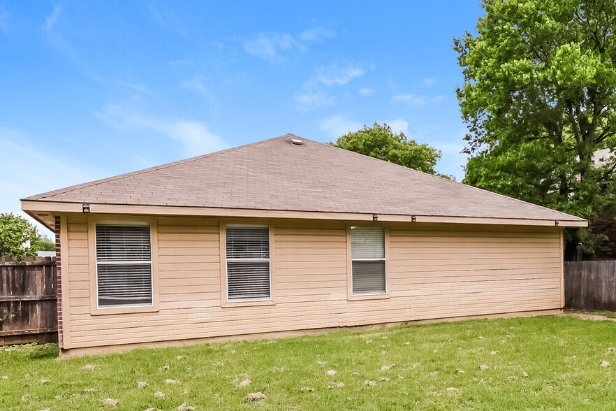 Building Photo - 1223 Reeves Ln