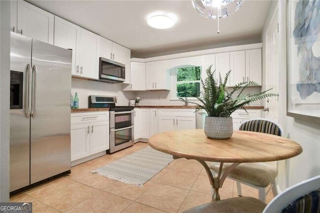 Building Photo - 2897 White Oak Dr