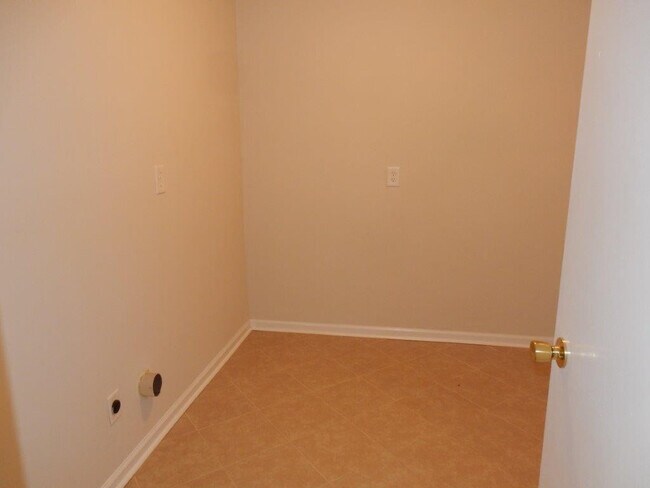 Building Photo - 8110 Trafalgar Way
