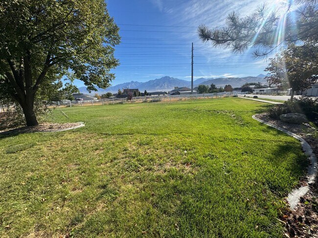 Building Photo - 2428 Silverpoint Way
