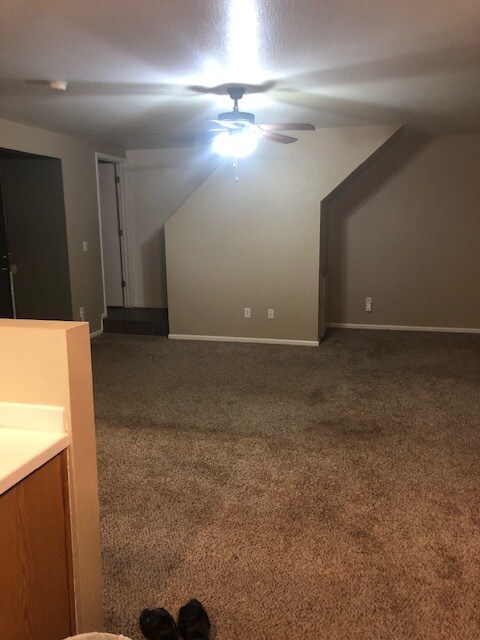 Building Photo - 899 Canary Ln