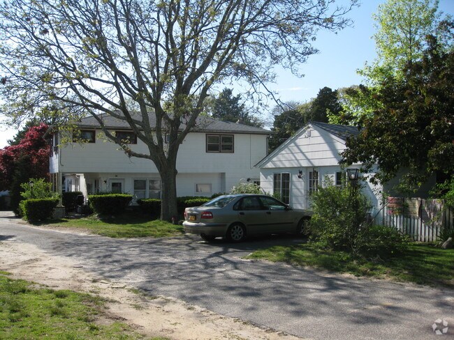 Building Photo - 24 Penny Ln
