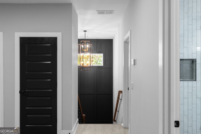 Building Photo - 1331 Diamond Ave SE