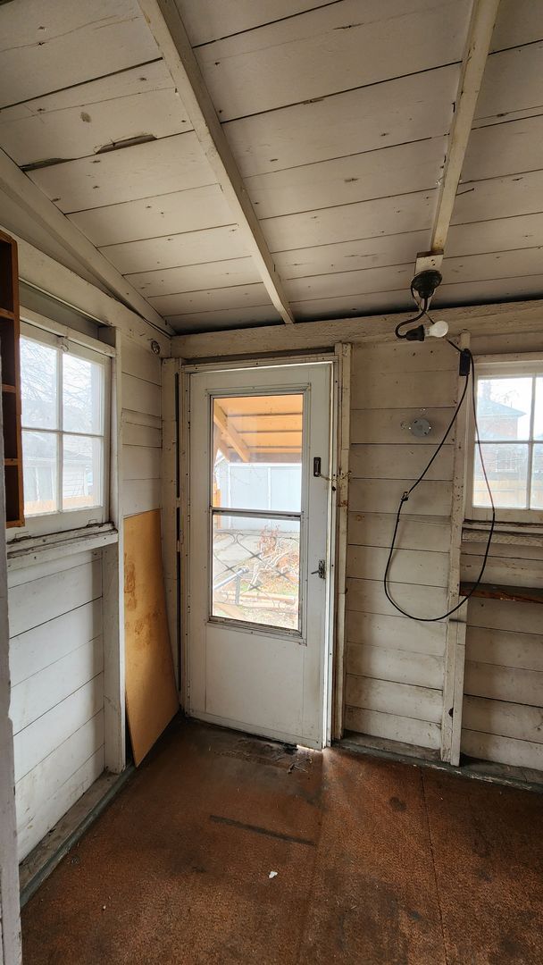 Building Photo - 405 E Spruce St