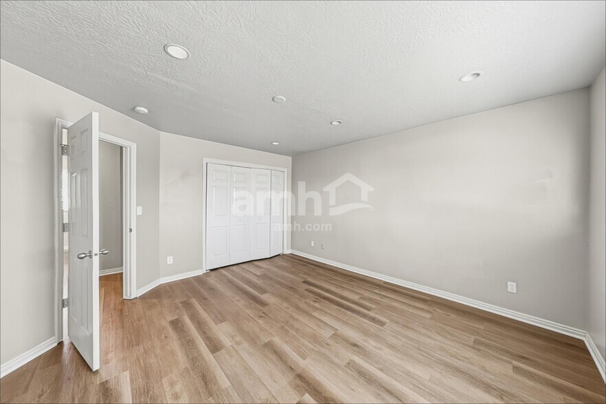 Building Photo - 272 S 590 W