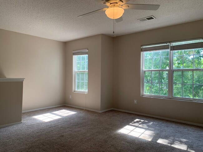 Building Photo - 2803 Thoreau Dr