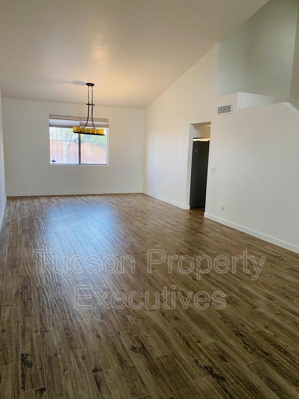 Building Photo - 9599 N Crestone Dr