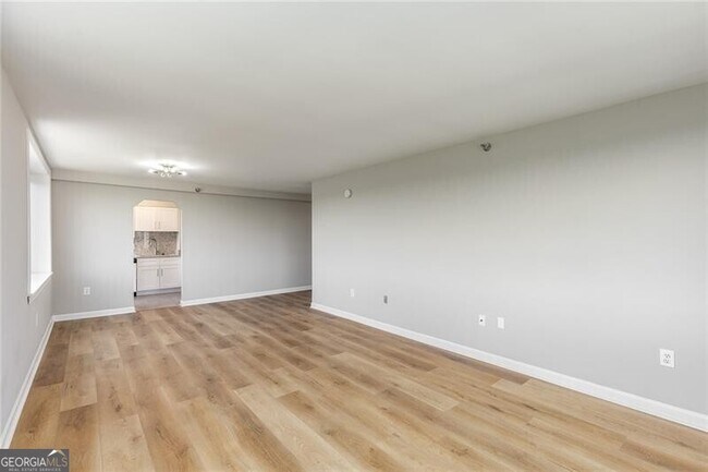 Building Photo - 2479 Peachtree Rd NE