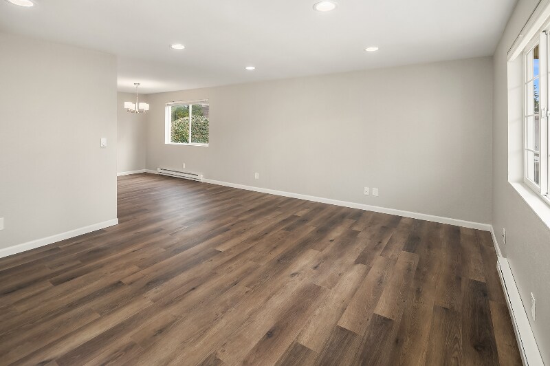 Building Photo - 14314 NE 7th Pl