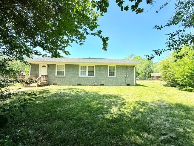 Building Photo - 4033 Fieldcrest Rd