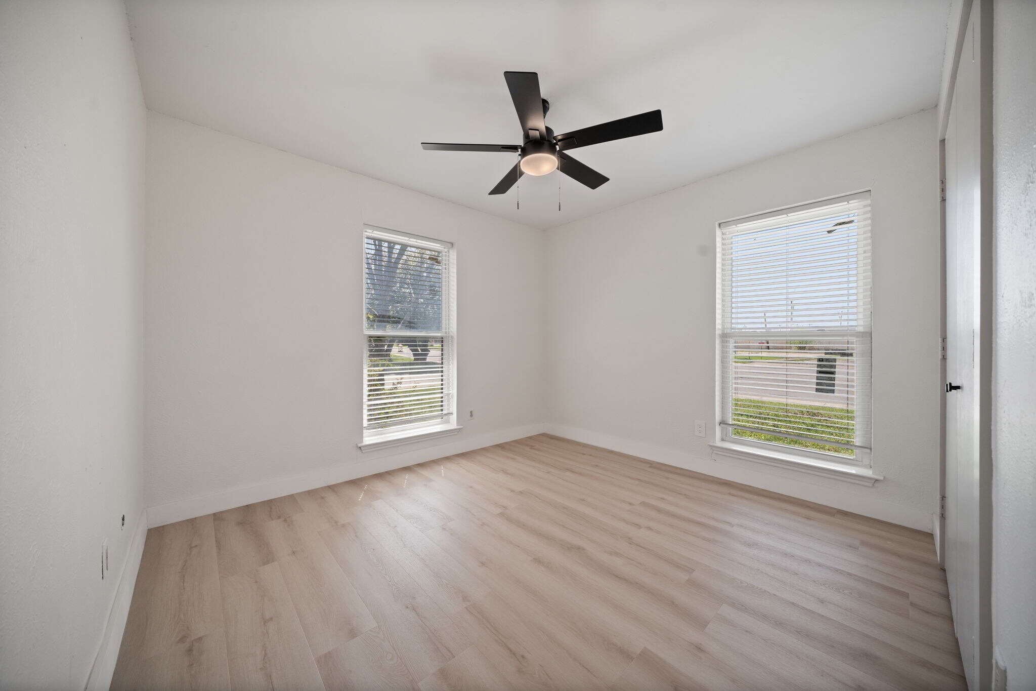 Building Photo - 9980 Brockbank Dr