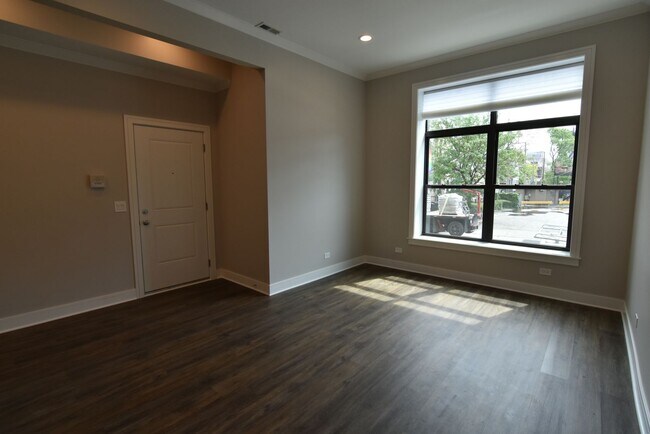 Building Photo - 3212 N Halsted St