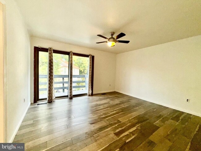 Building Photo - 7635 Stoney Creek Dr