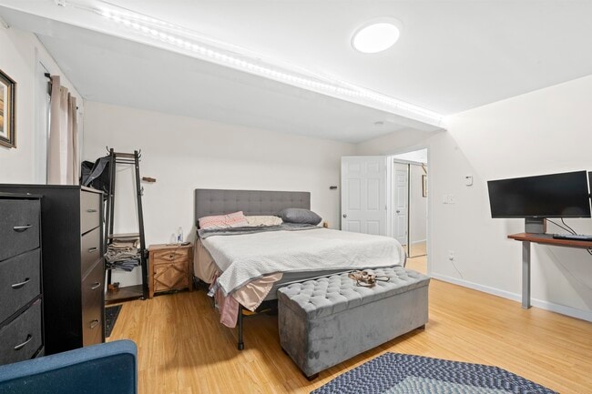 Building Photo - 215 1st St