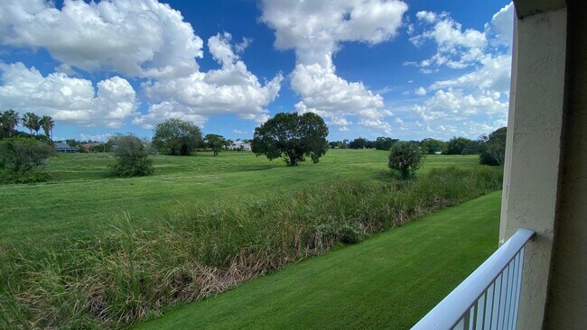 Building Photo - 2060 Greenview Shores Blvd