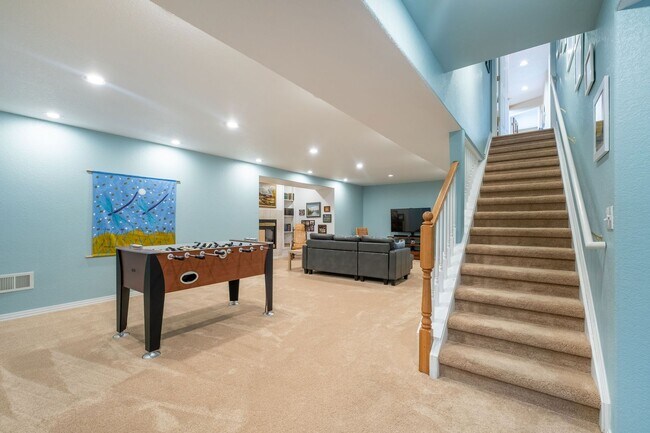 Building Photo - Gorgeous 6 bed 3.5 bath home located in Longmont, CO!