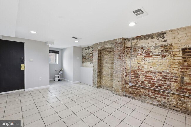 Building Photo - 914 N St NW