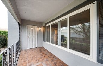 Building Photo - Updated 1-Bedroom Condo with Garage, Pool & Patio in Prime Fullerton Location