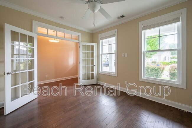 Building Photo - 121 Champions Village Dr