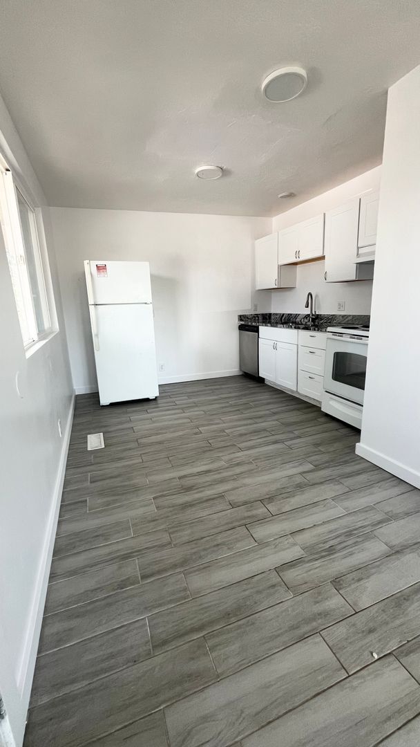 Building Photo - 1142-1144 W 700 S