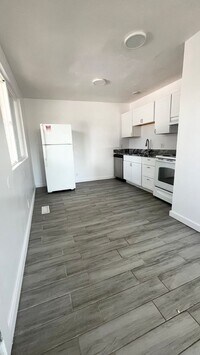 Building Photo - 1142-1144 W 700 S