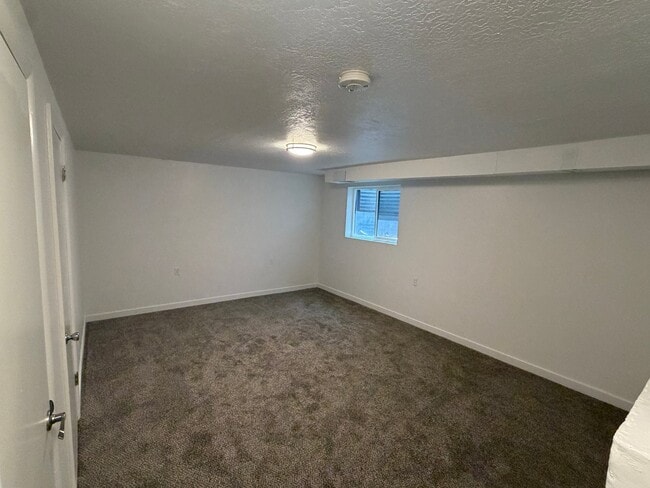 Building Photo - 375 E 10560 S