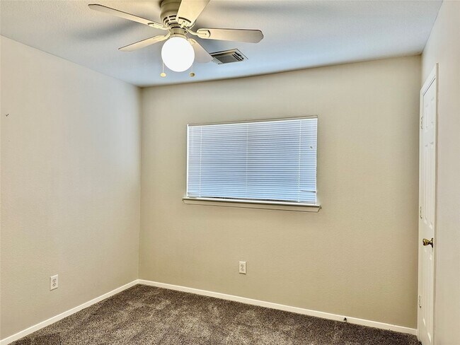 Building Photo - 3910 Mossy Pl Ln
