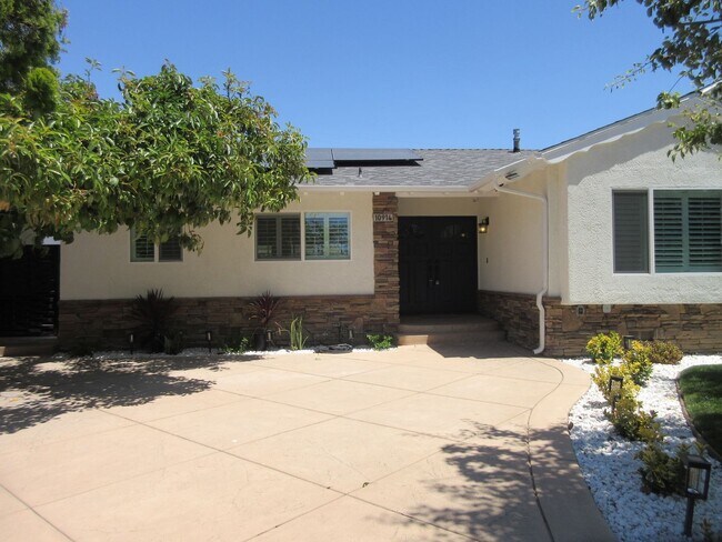 Building Photo - Beautifully updated Porter Ranch 3bed / 2 bath Home on Canby