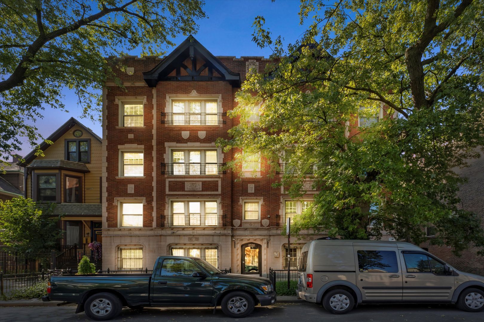 Building Photo - 2539 N Sawyer Ave