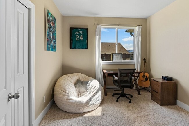 Building Photo - Gorgeous 4 Bedroom Home in Ryen Glenn