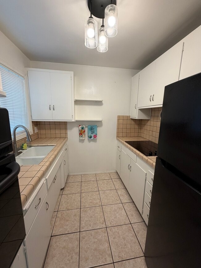 Building Photo - 618 Clubhouse Ave