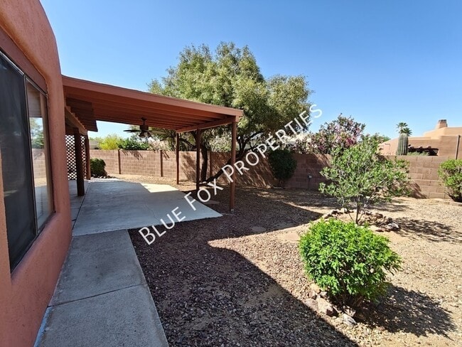 Building Photo - 9097 N Jessy Ln