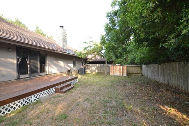 Building Photo - 8833 Tallwood Dr